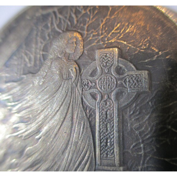 Celtic Lore - Banshi ( The Foreteller of Death) -Coin/Pendant - Picture 2 of 5